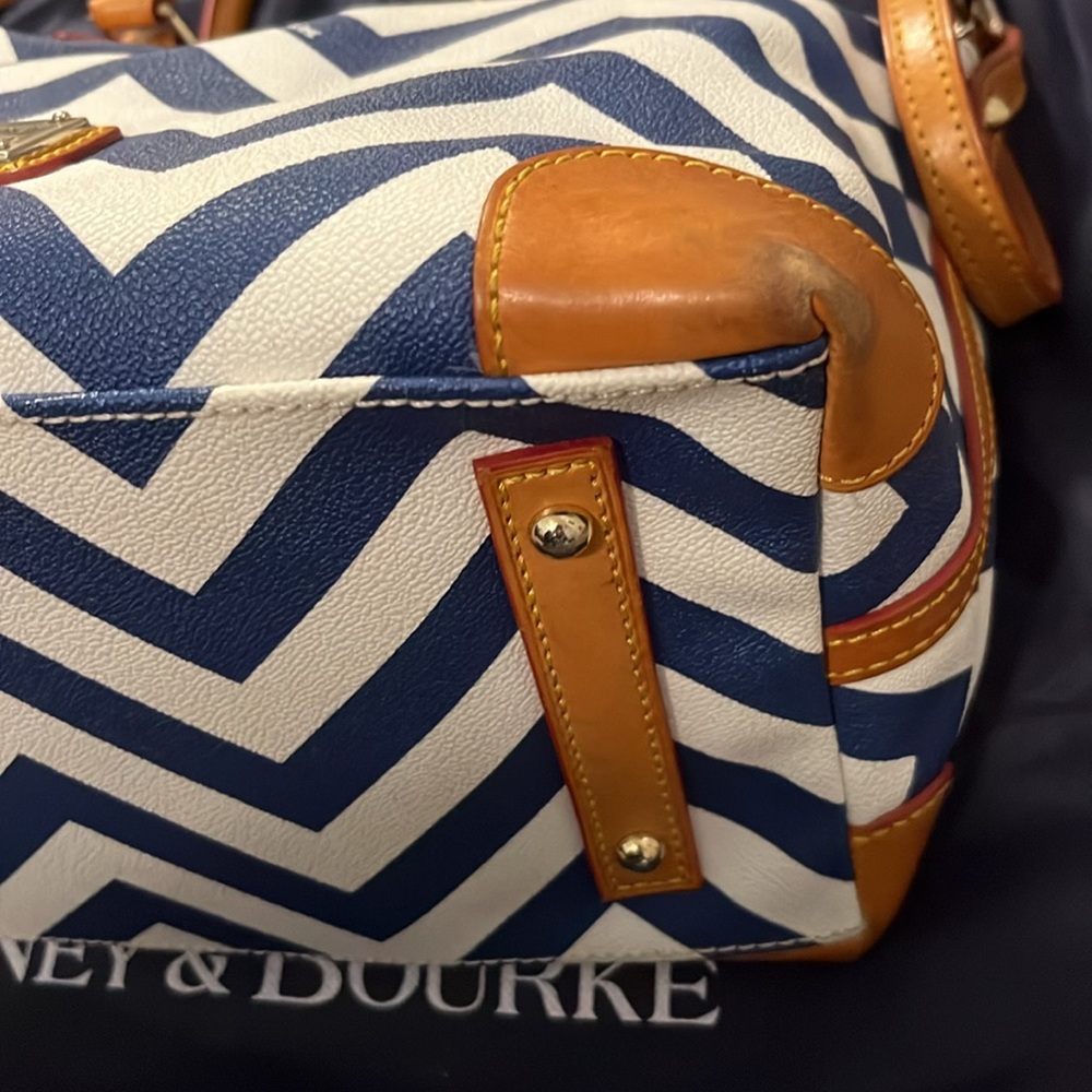 Dooney & Bourke Blue and White Chevron Crossbody Bag - Picture 10 of 16